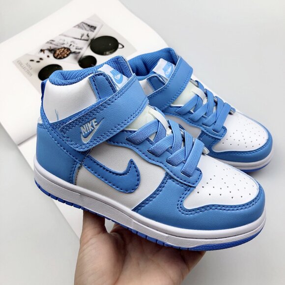 Nike SB Dunk Low Low-Top Sneakers In Blue And White - Picture 4 of 9